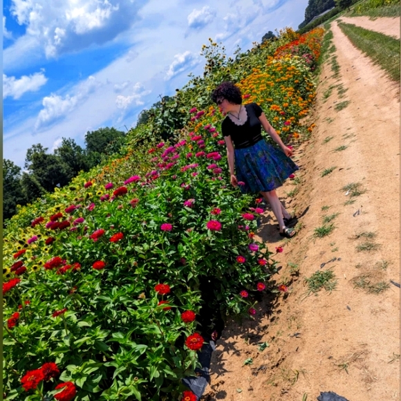 Meet your Posher, Vanessa - Picture 1 of 3